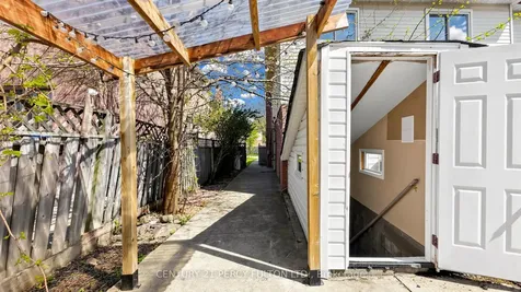 780 Galloway Crescent Mississauga ON L5C 3T9