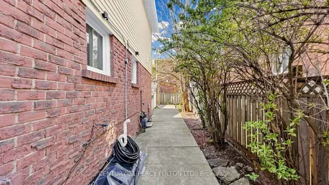 780 Galloway Crescent Mississauga ON L5C 3T9
