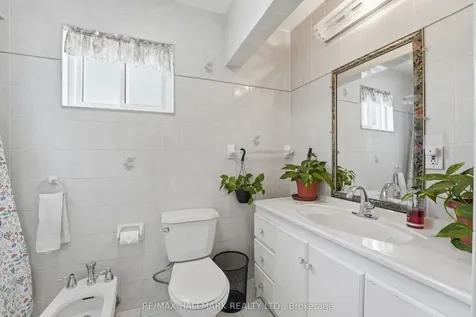 54 Gotham Court Toronto ON M6M 2N8