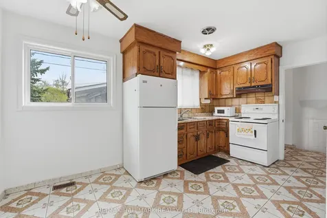 54 Gotham Court Toronto ON M6M 2N8