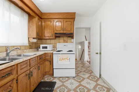 54 Gotham Court Toronto ON M6M 2N8