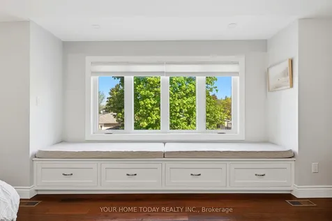 39 Eleanor Crescent Halton Hills ON L7G 2T7