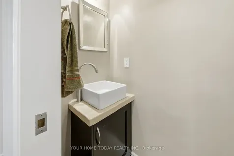 39 Eleanor Crescent Halton Hills ON L7G 2T7