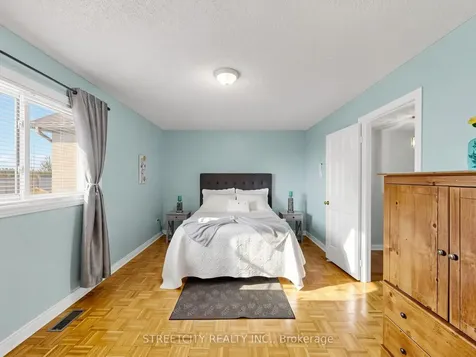 78 Waterbury Street Caledon ON L7E 1X5