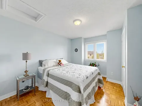 78 Waterbury Street Caledon ON L7E 1X5