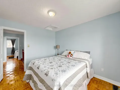 78 Waterbury Street Caledon ON L7E 1X5