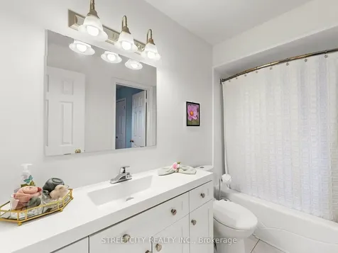 78 Waterbury Street Caledon ON L7E 1X5