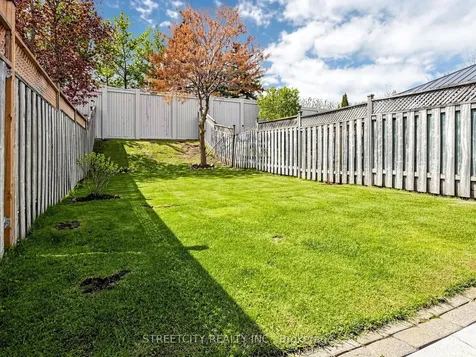 78 Waterbury Street Caledon ON L7E 1X5