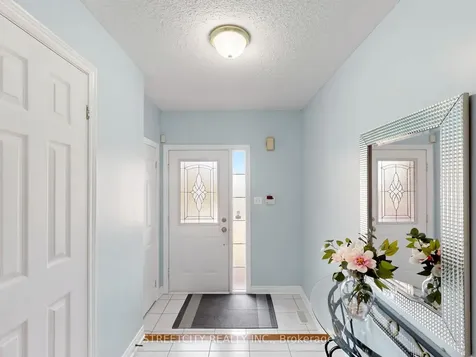 78 Waterbury Street Caledon ON L7E 1X5