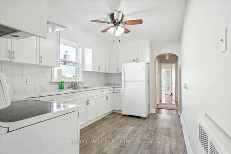 29 Prennan Avenue Toronto ON M9B 4B7