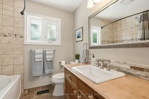 2207 Jester Court Burlington ON L7P 3E8
