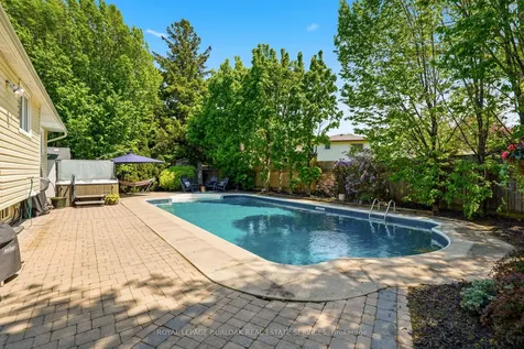 2207 Jester Court Burlington ON L7P 3E8