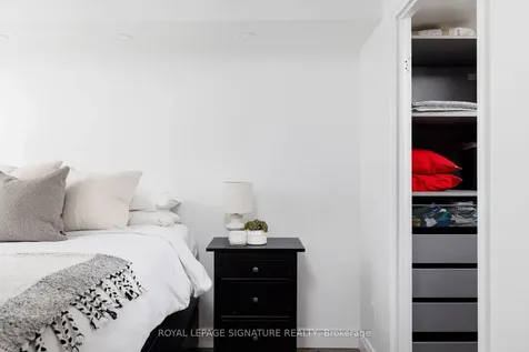 880 Dundas Street W Mississauga ON L5C 4H3