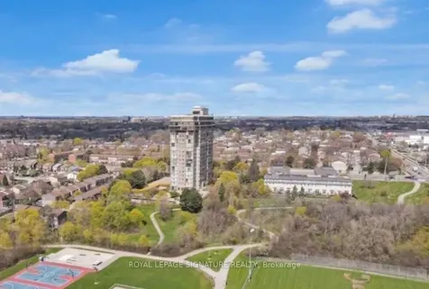 880 Dundas Street W Mississauga ON L5C 4H3
