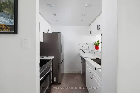 880 Dundas Street W Mississauga ON L5C 4H3