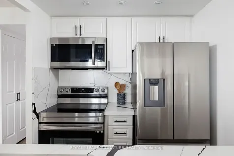 880 Dundas Street W Mississauga ON L5C 4H3