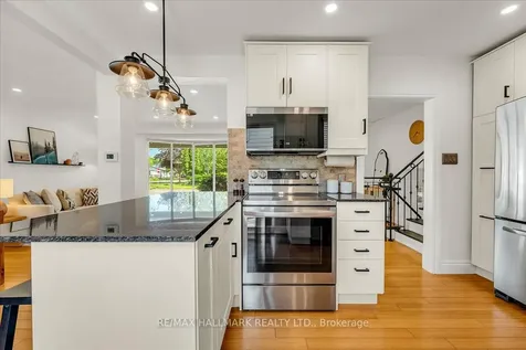 370 Dunlop Crescent Burlington ON L7L 3N7