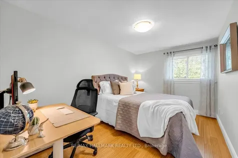 370 Dunlop Crescent Burlington ON L7L 3N7