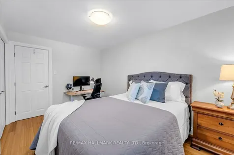 370 Dunlop Crescent Burlington ON L7L 3N7