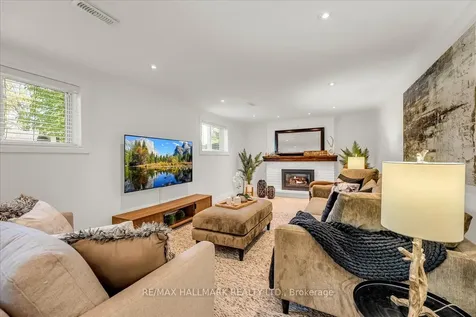370 Dunlop Crescent Burlington ON L7L 3N7