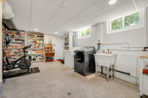 370 Dunlop Crescent Burlington ON L7L 3N7