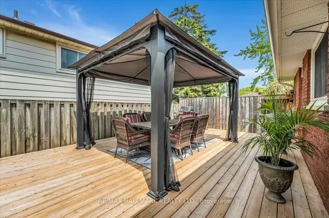 370 Dunlop Crescent Burlington ON L7L 3N7