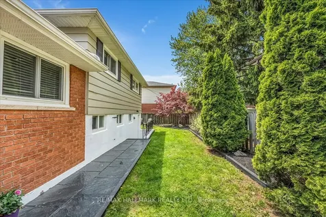 370 Dunlop Crescent Burlington ON L7L 3N7