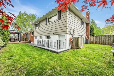 370 Dunlop Crescent Burlington ON L7L 3N7