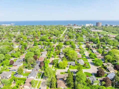 370 Dunlop Crescent Burlington ON L7L 3N7