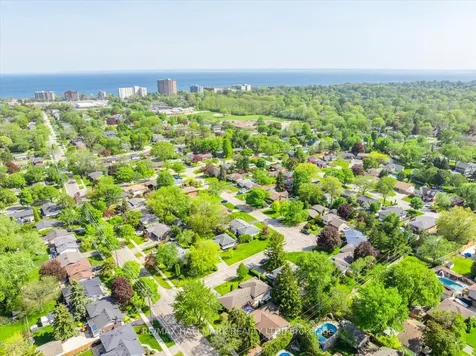 370 Dunlop Crescent Burlington ON L7L 3N7