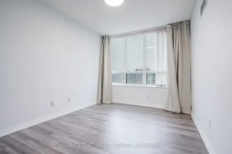 156 Enfield Place Mississauga ON L5B 4L8