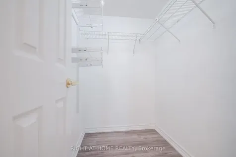 156 Enfield Place Mississauga ON L5B 4L8