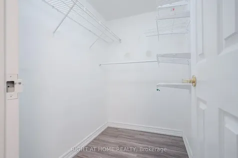 156 Enfield Place Mississauga ON L5B 4L8