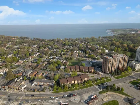 3835 Lakeshore Boulevard W Toronto ON M8W 1R2