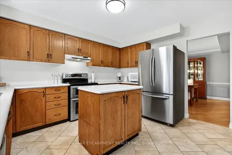 799 Hawkins Crescent Burlington ON L7S 2C2