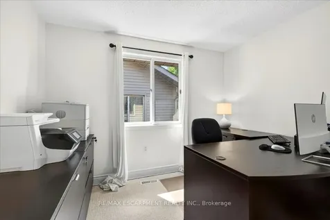 799 Hawkins Crescent Burlington ON L7S 2C2