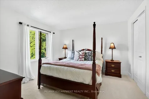 799 Hawkins Crescent Burlington ON L7S 2C2