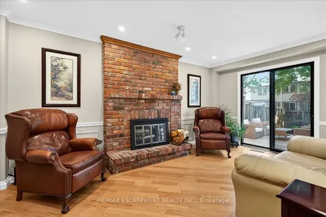 799 Hawkins Crescent Burlington ON L7S 2C2