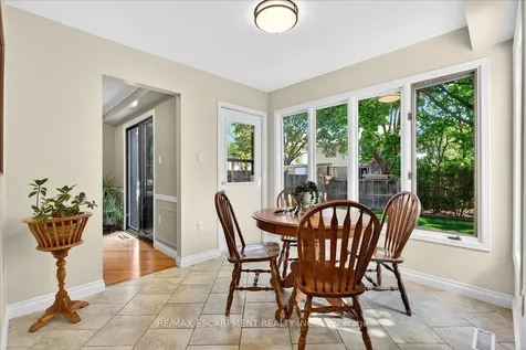 799 Hawkins Crescent Burlington ON L7S 2C2