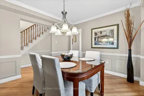 799 Hawkins Crescent Burlington ON L7S 2C2