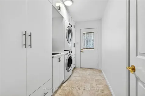 799 Hawkins Crescent Burlington ON L7S 2C2