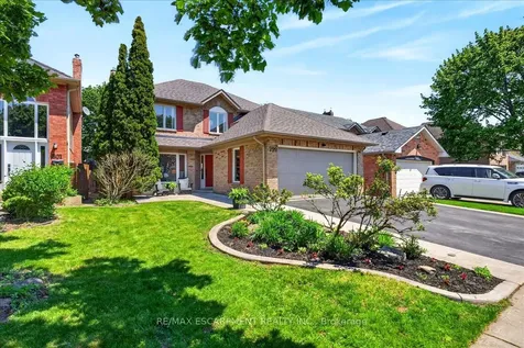 799 Hawkins Crescent Burlington ON L7S 2C2