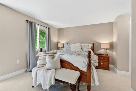 799 Hawkins Crescent Burlington ON L7S 2C2