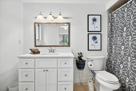 799 Hawkins Crescent Burlington ON L7S 2C2