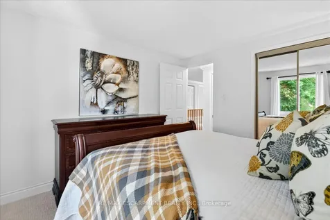 799 Hawkins Crescent Burlington ON L7S 2C2