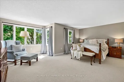 799 Hawkins Crescent Burlington ON L7S 2C2
