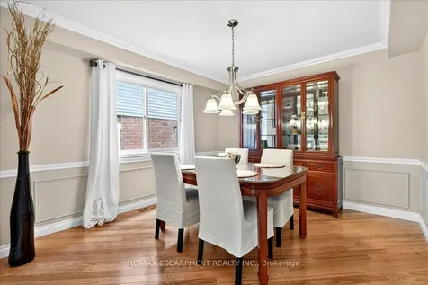 799 Hawkins Crescent Burlington ON L7S 2C2