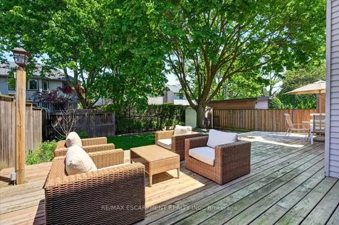 799 Hawkins Crescent Burlington ON L7S 2C2