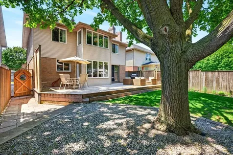 799 Hawkins Crescent Burlington ON L7S 2C2