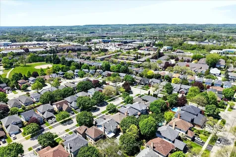 799 Hawkins Crescent Burlington ON L7S 2C2